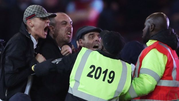 هدد وست هام بمنع أي مشجع يثبت إدانته في أعمال الشغب بحظر حضور مباريات الفريق مدى الحياة