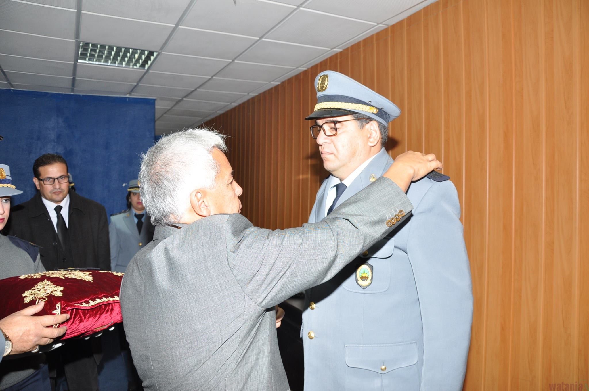 والي سطيف يشرف على تقليد الرتب لإطارات و اعوان الجمارك