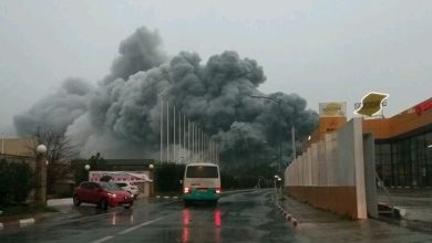 صورة لمستودعات باناسونيك وهي تحترق