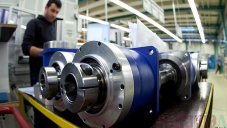 بوشوارب يدعو مستثمري الصناعة الميكانيكية إلى تحقيق نسبة 25 % من الإدماج والتركيب