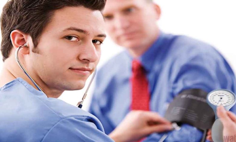 تخرج 97 طالبا من المعهد الوطني للشبه الطبي في سطيف 