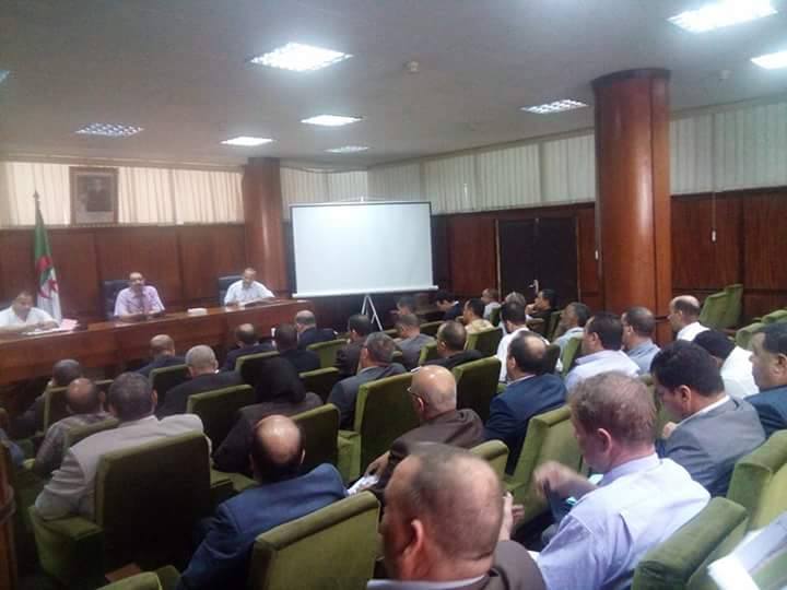 قضية الأرضيات المعشوشبة تجمع مدراء الشباب والرياضة بالوزارة