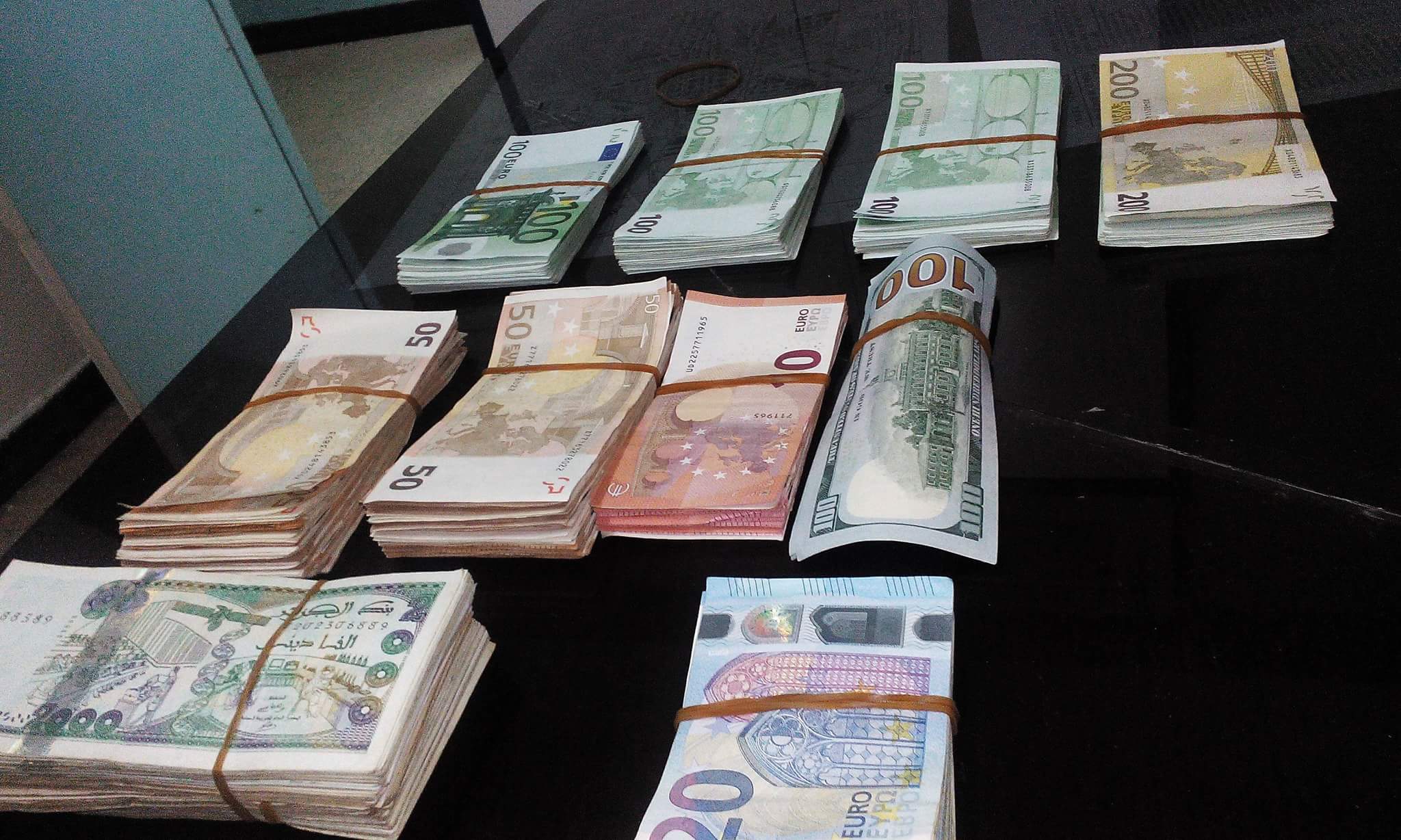 مصالح أمن سطيف تطيح بشخص استغل الفايسبوك للنصب و الاحتيال