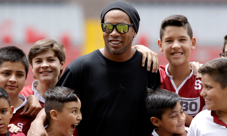 رونالدينيو يدخل عالم السياسة