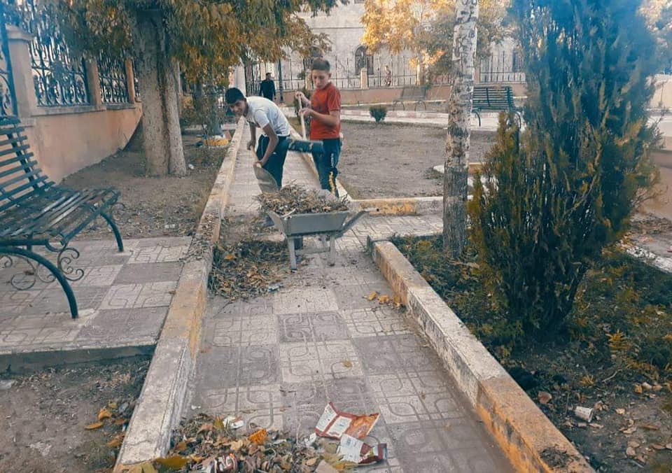 شباب عين أرنات يعيدون الإعتبار لحديقة ساحة الثورة 