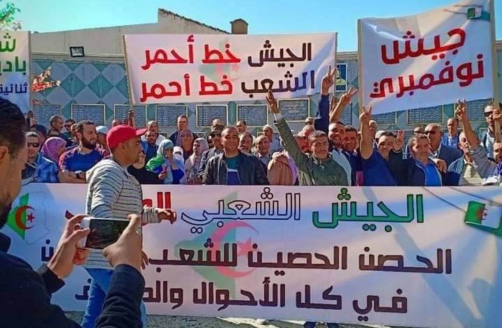 وقفة شعبوية لمساندة الجيش الشعبي الوطني بولاية باتنة.