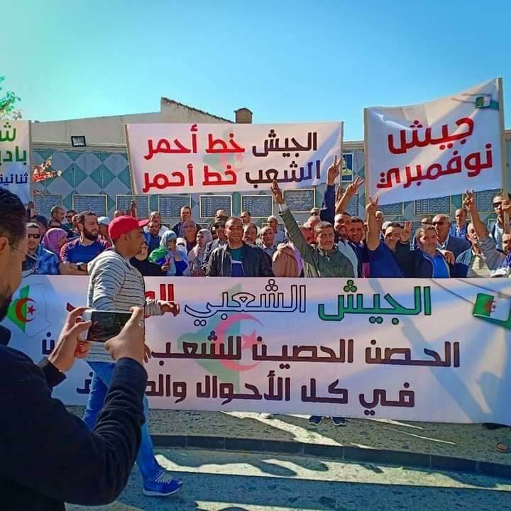 وقفة شعبوية لمساندة الجيش الشعبي الوطني بولاية باتنة.