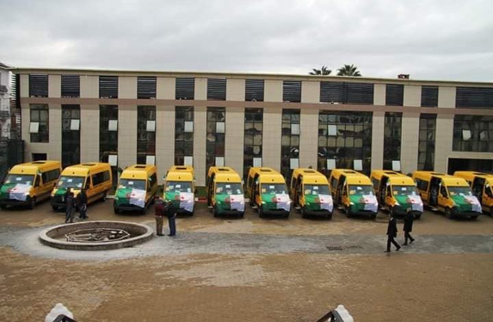 حافلات النقل المدرسي