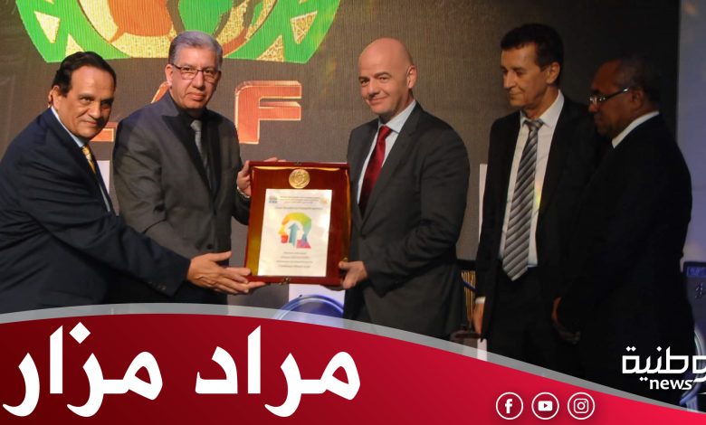 مراد مزار رفقة رئيس الفيفا