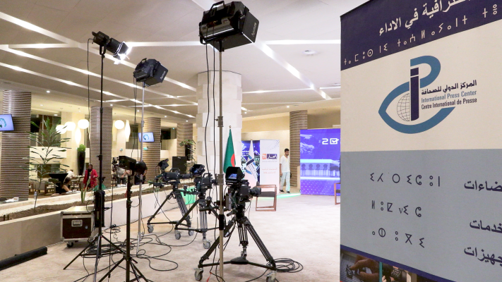 أستوديوهات البث التلفزيوني المباشر