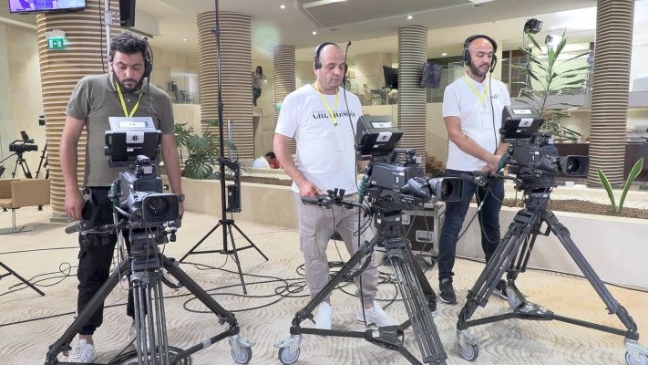 إمكانيات بأحدث التقنيات السمعية البصرية 